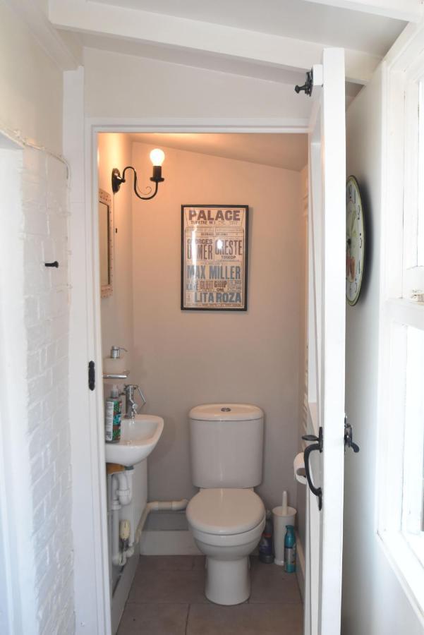 Pett Rose Mullion Cottage מראה חיצוני תמונה