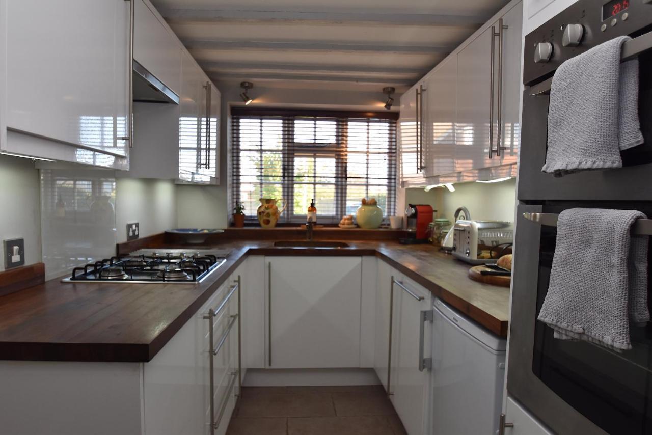 Pett Rose Mullion Cottage מראה חיצוני תמונה